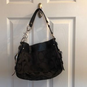 Coach signature canvas w/ leather shoulder bag